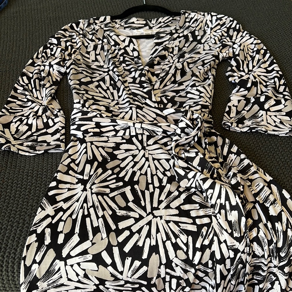 Diane von Furstenberg, 100%, Silk Wrap Dress, Melicent, Black/Grey/Cream, Size 4